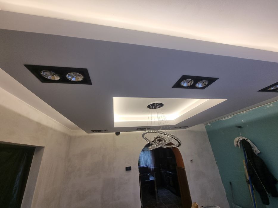 oferuje usługi remontowo wykończeniowe  mieszkań i domów