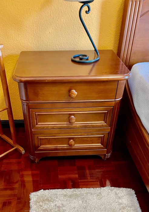 Quarto completo com design moderno em madeira maciça de nogueira