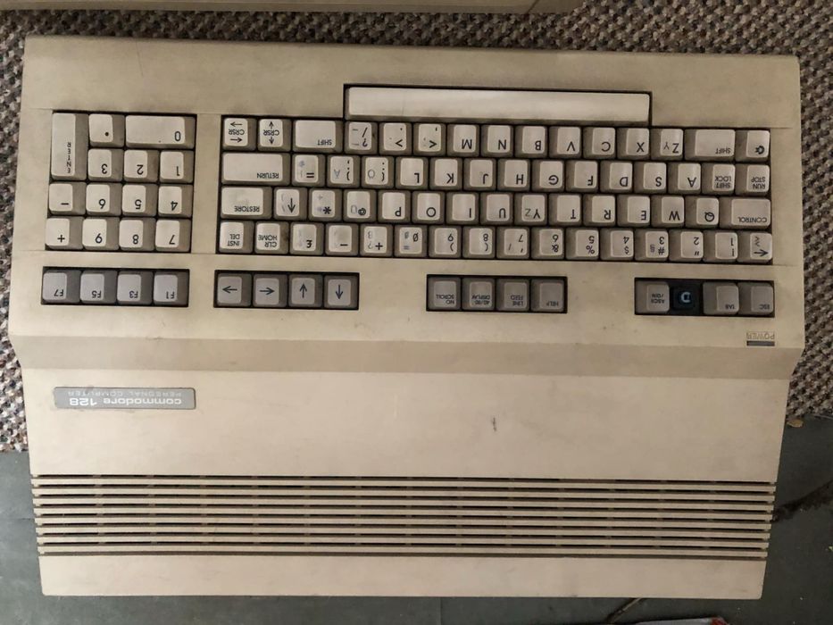 Komputer Comodore  64 model 1571 , gry, joistic