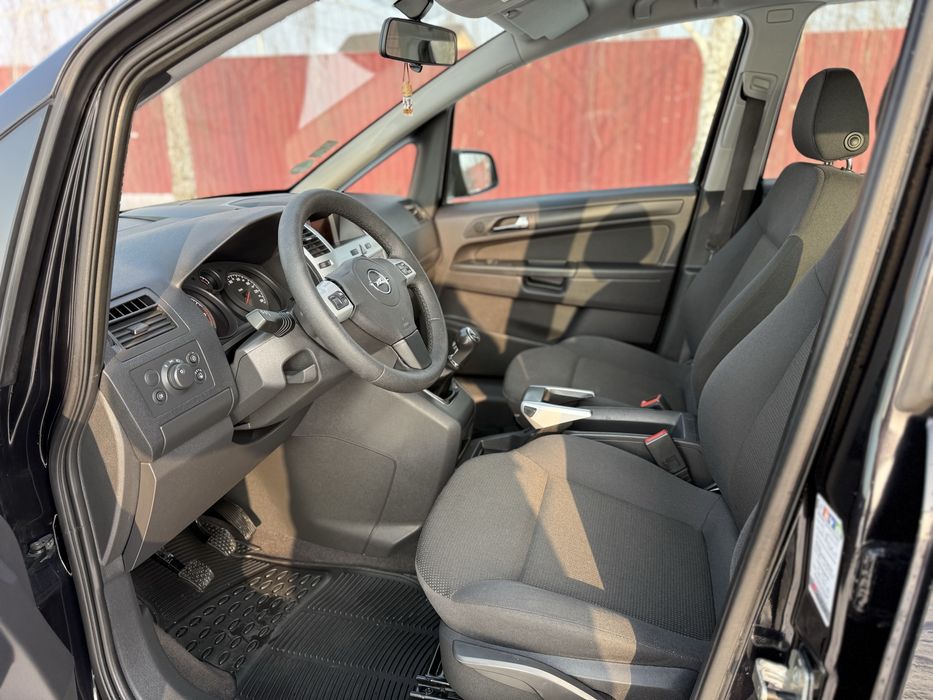 Свіжопригнаний Opel Zafira з Німеччини Розмитнений