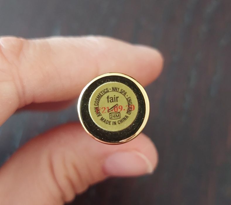 Avon Luxe korektor w sztyfcie Fair