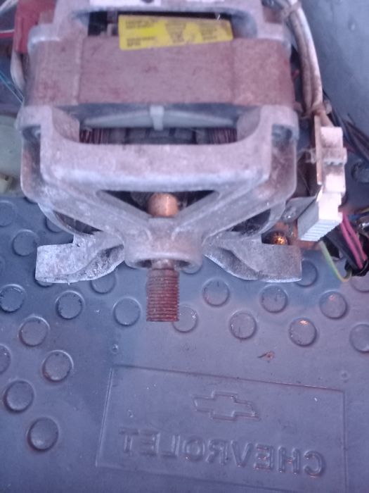 Продам двигун від пральної машинки indesit