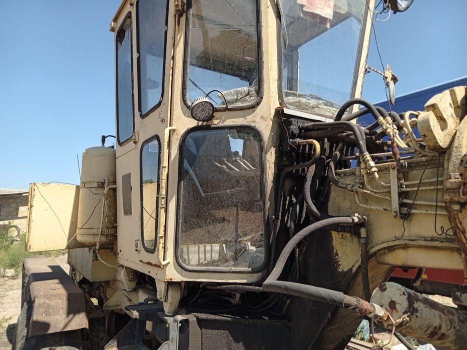 Продам автогрейдер ДЗ-143.