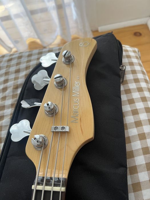 Baixo Marcus Miller Sire V3