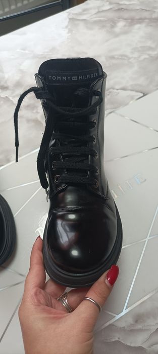 Продам взуття на дівчинку