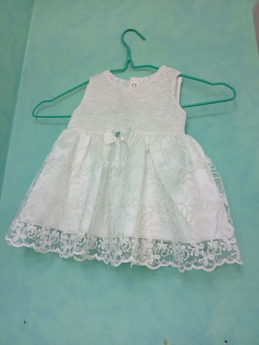 Віддам сукню для дівчинки 0до 6міс. Нова