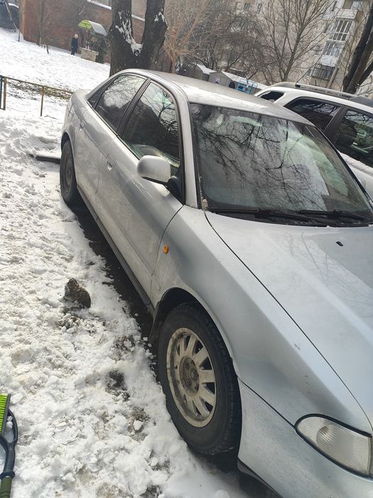 Ауди А4 В5 1.8 бензин