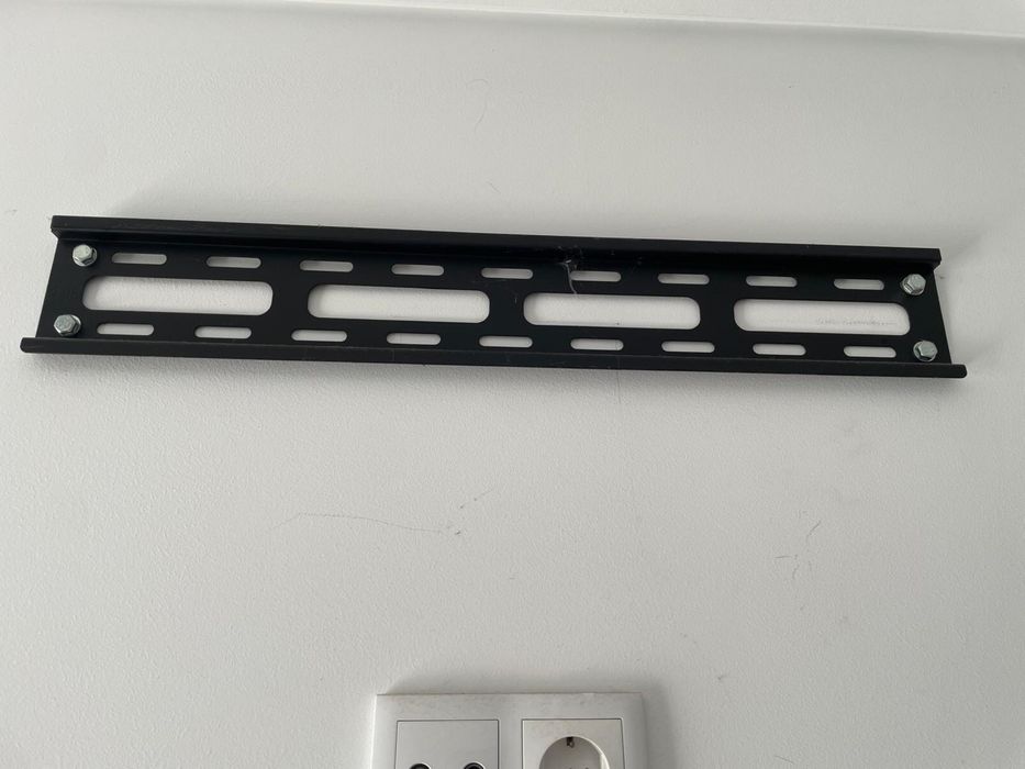 Televisão LG de 43 polegadas + suporte