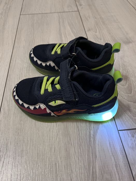 Buty świecące rozmiar 28