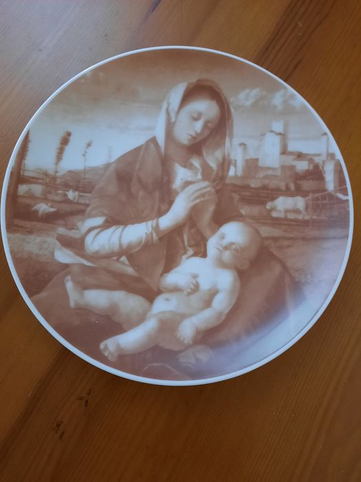 Prato evocativo de Nossa Senhora Vista Alegre