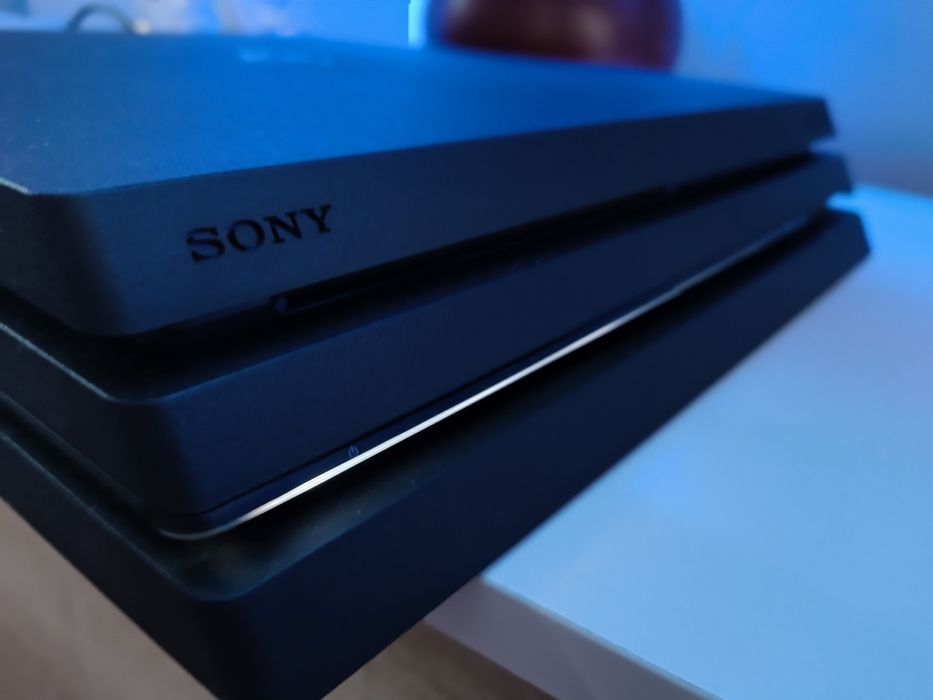 PlayStation 4 Pro 1TB em caixa