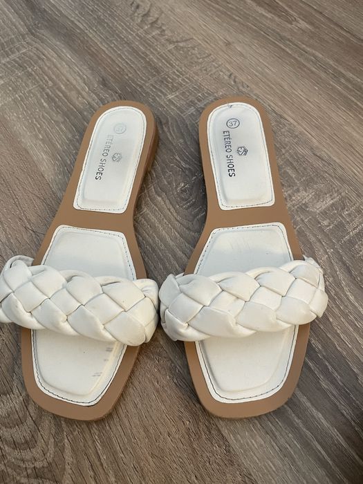Sandalias brancas