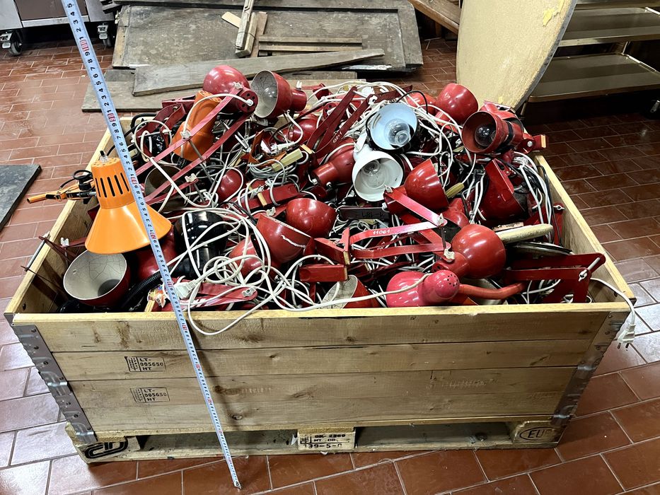 conjunto de mais de 70 candeeiros