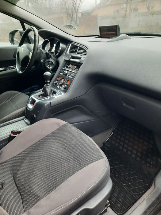 Продам  Peugeot 5008