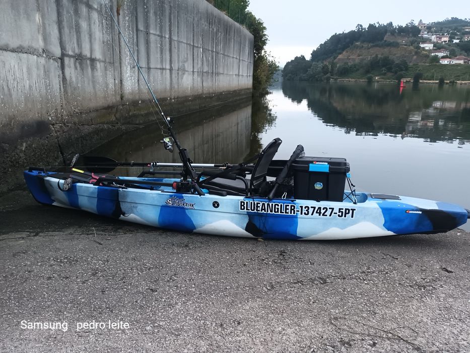 Kayak pesca pedais/ motor pronto a pescar