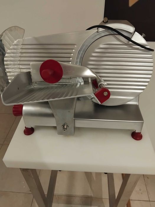 Maquina de fatiar como nova com 1 ano de garantia