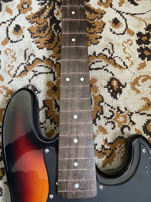 Baixo eléctrico Squier