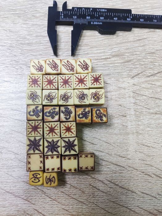 Гральні кубики, зарики, кості, dice з більярдної кулі, ручна робота