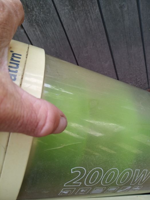 Пилесос зеленого кольору