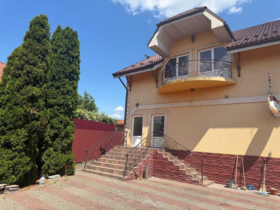 Здається в оренду будівля у с. Мала Добронь