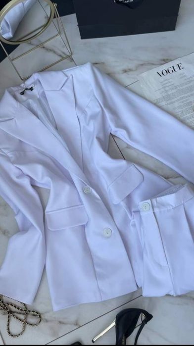 Костюм жіночий, класичний