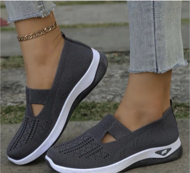 Зручні кросівки, мокасини,різні моделі