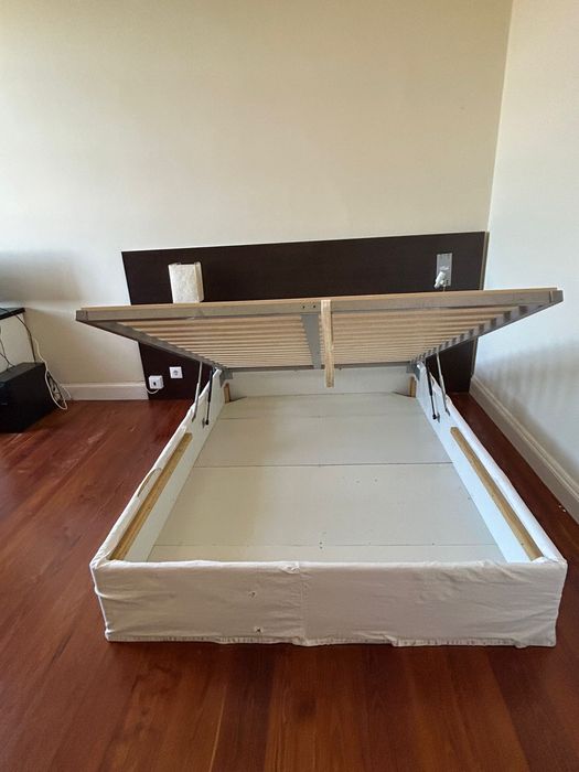 Cama de casal com arrumação + cabeceira