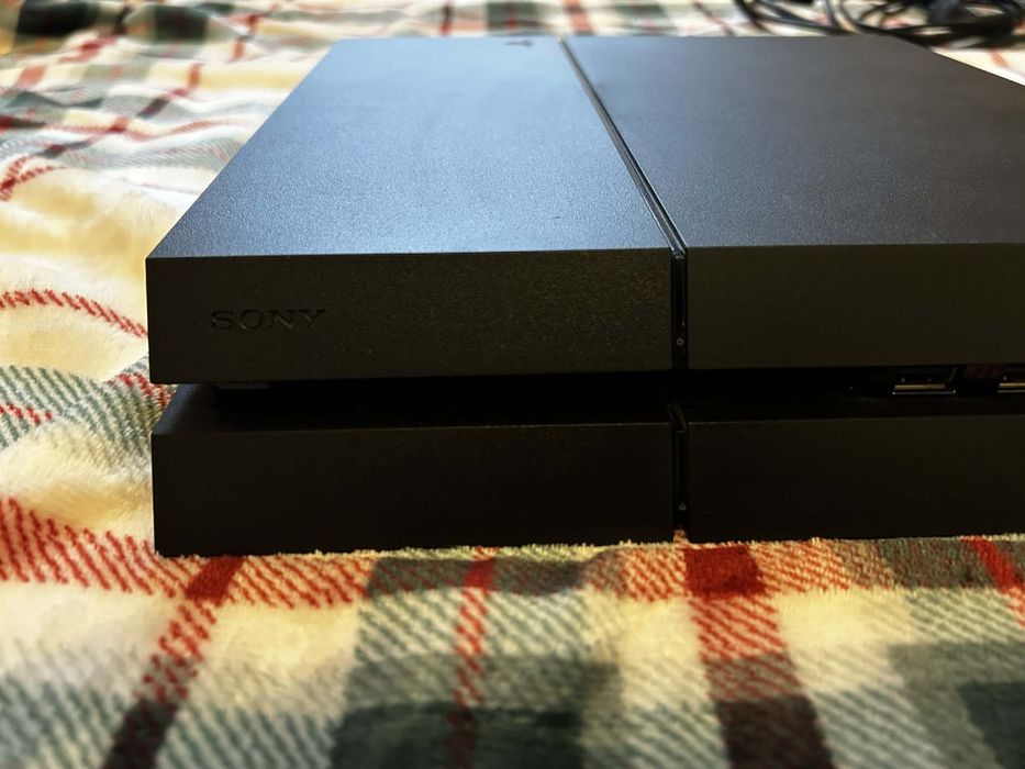 Sprzedam ps4 uzywana ale wpelni sprawna