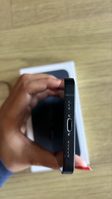 Iphone 13 128gb com capa, caixa, fones, carregador