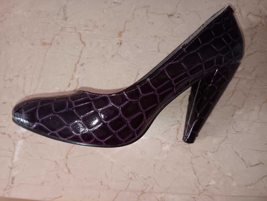 Sapatos salto alto violeta tamanho 38 em verniz