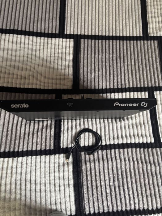 Vende se mesa de dj