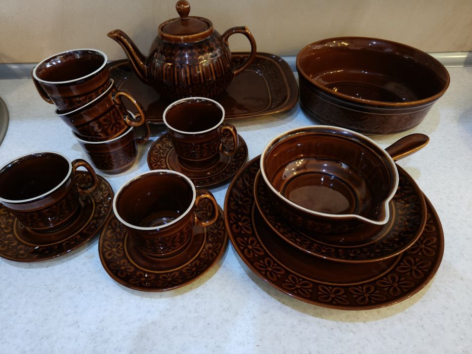 Zestaw ceramiki PRL – brązowy komplet kawowy / obiadowy vintage