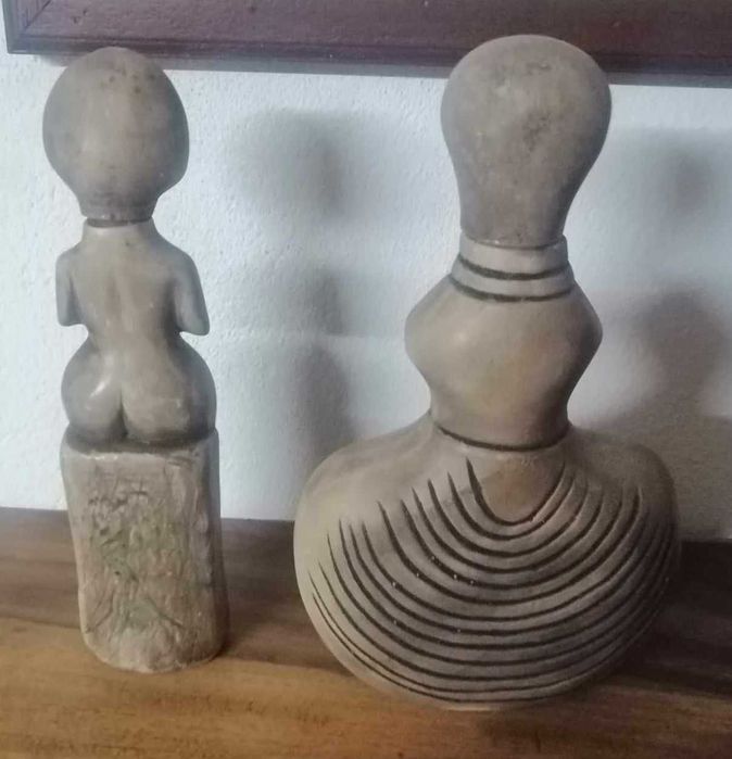 2 Antigas garrafas em cerâmica com forma feminina (origem Tunisina)
