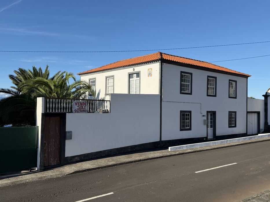 À venda de Moradia independente em Urzelina