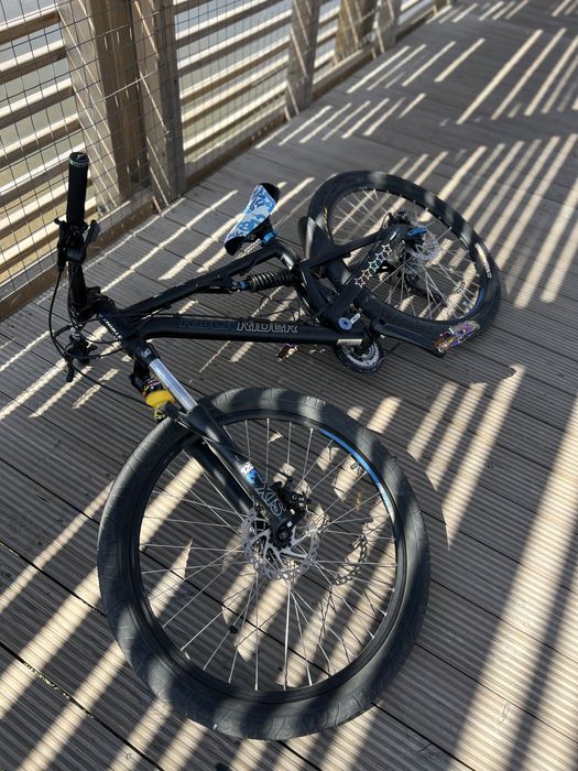 Bicicleta (com muitos extras)