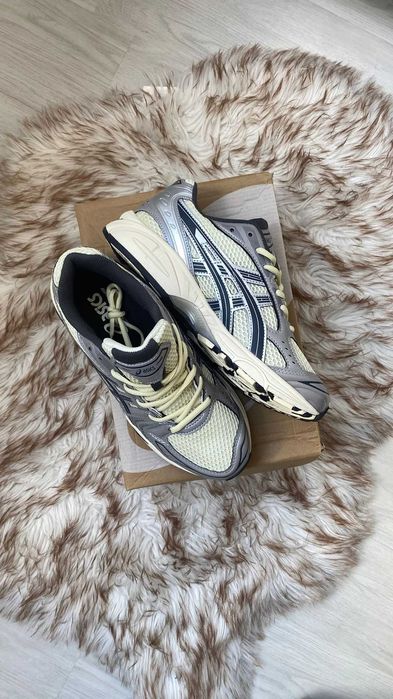 Asics Gel-Kayano 14 bege