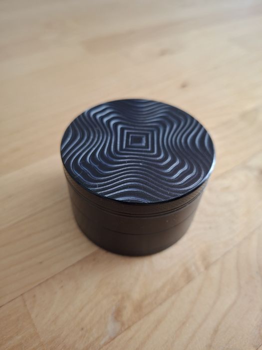 Grinder preto metálico