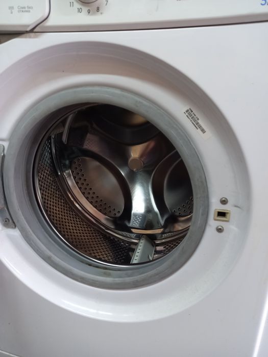 Продам стиральную машину на запчасти.