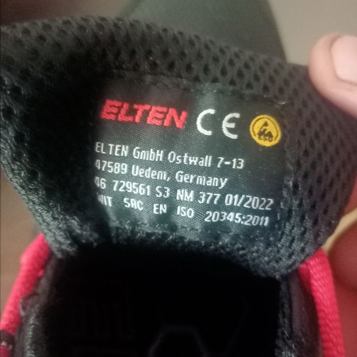 Нове взуття для будівельників