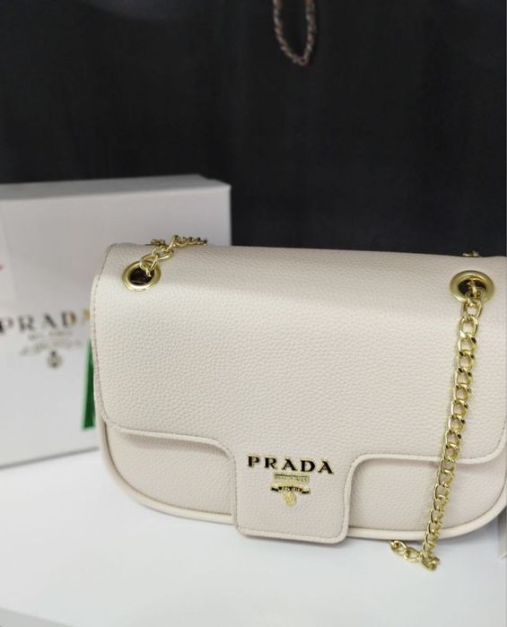 Неймовірна сумочка Prada