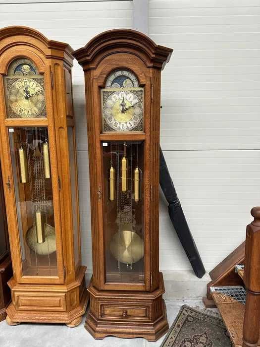 Zegar numer 1 - Piękny, kwadransowy zegar stojący.