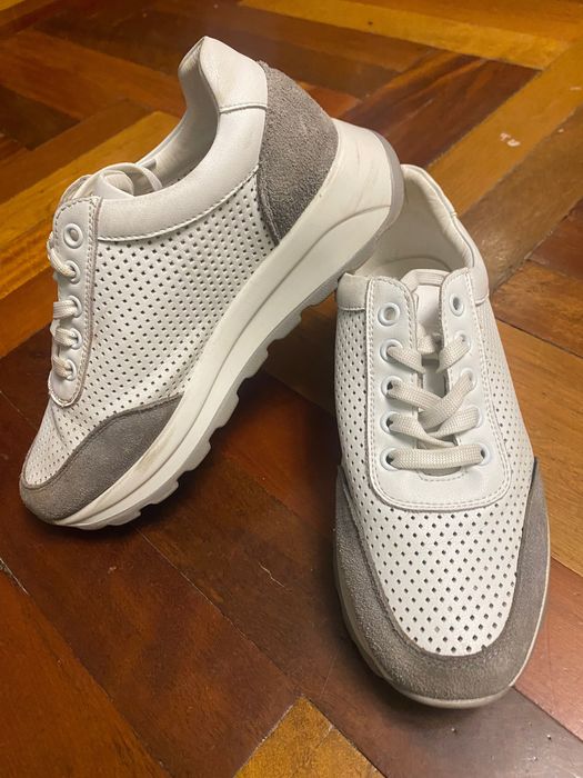 Кросівки 37 р (літо)