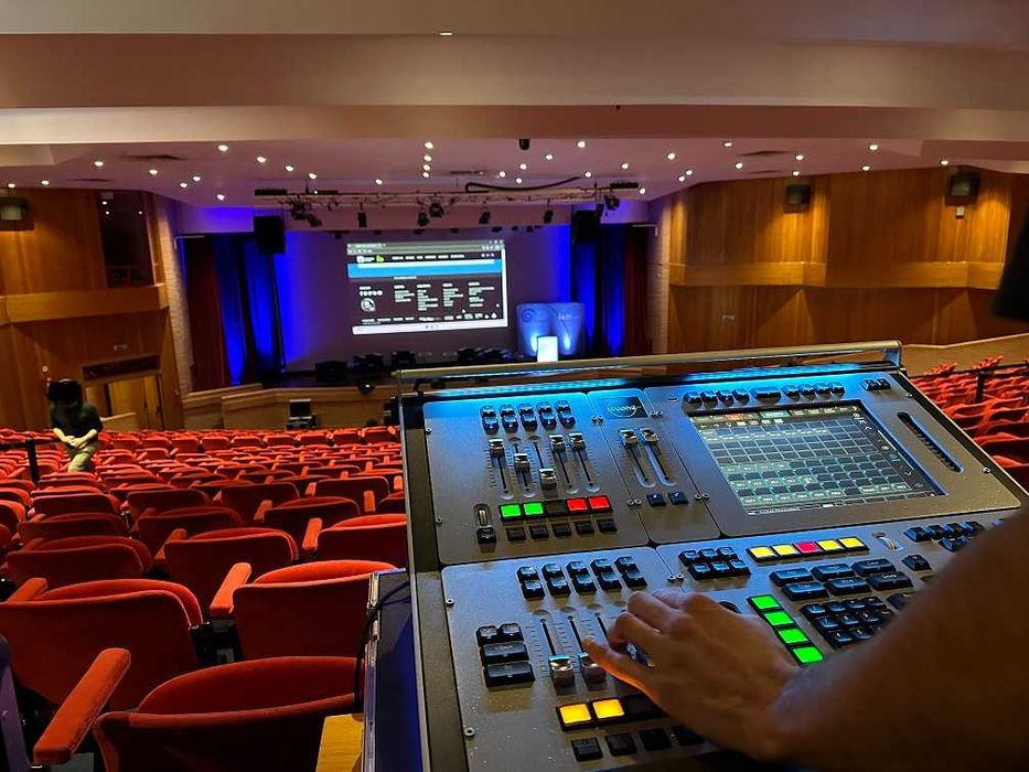 Mesa de Luz de controle até 16.384 máquinas, tem Kit instalado