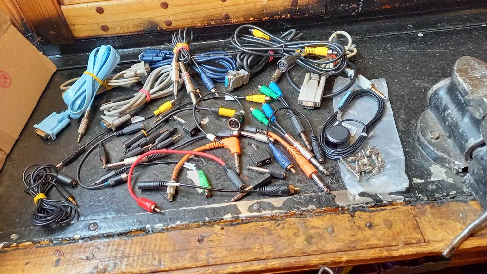 Кабеля-переходники ТОЧКА-ТИРЕ,5Din-RCA/Jack,HDMi,XLR,PS/2,SCART и др.