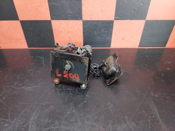 Suporte do pneu suplente MITSUBISHI L 200 / Triton Pick Up (KA_T, KB_T