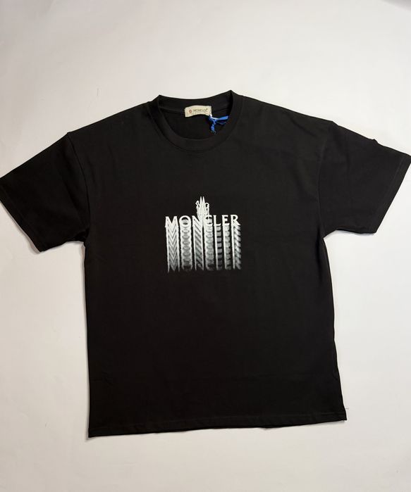 T-shirt Moncler preto Novo