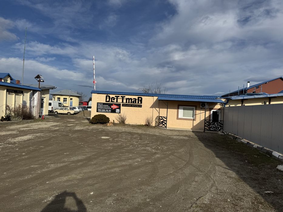 Продається комплекс промислових приміщень