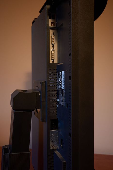 Profesjonalny monitor EIZO CG241W - alternatywa CG2400S