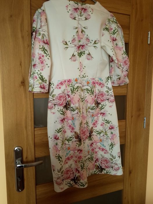 Piękna sukienka w kwiaty