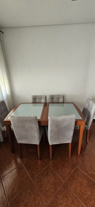 Mesa de jantar extensível - madeira e vidro + 6 cadeiras